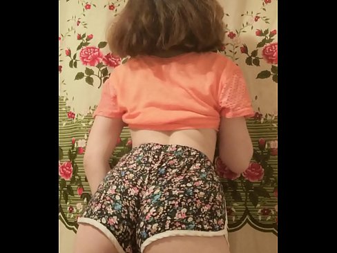 ❤️ Sexig ung babe som strippar av sig sina shorts inför kameran ️❌  Sex at us ❌❤